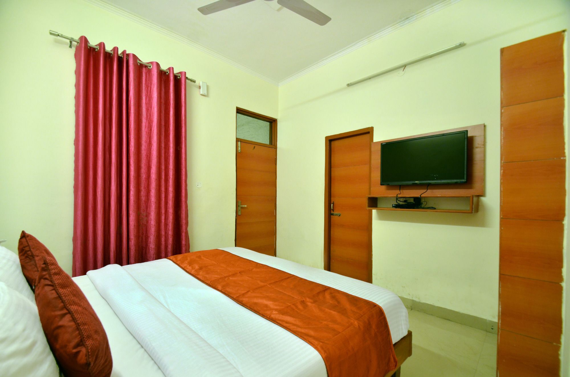 Oyo Platinum Inn Nayagaon エクステリア 写真