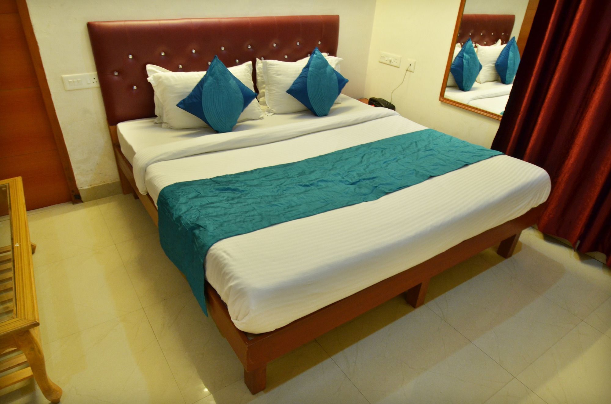 Oyo Platinum Inn Nayagaon エクステリア 写真